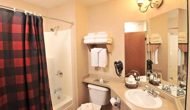 Boarders Inn & Suites By Cobblestone Hotels In Waukon Dış mekan fotoğraf